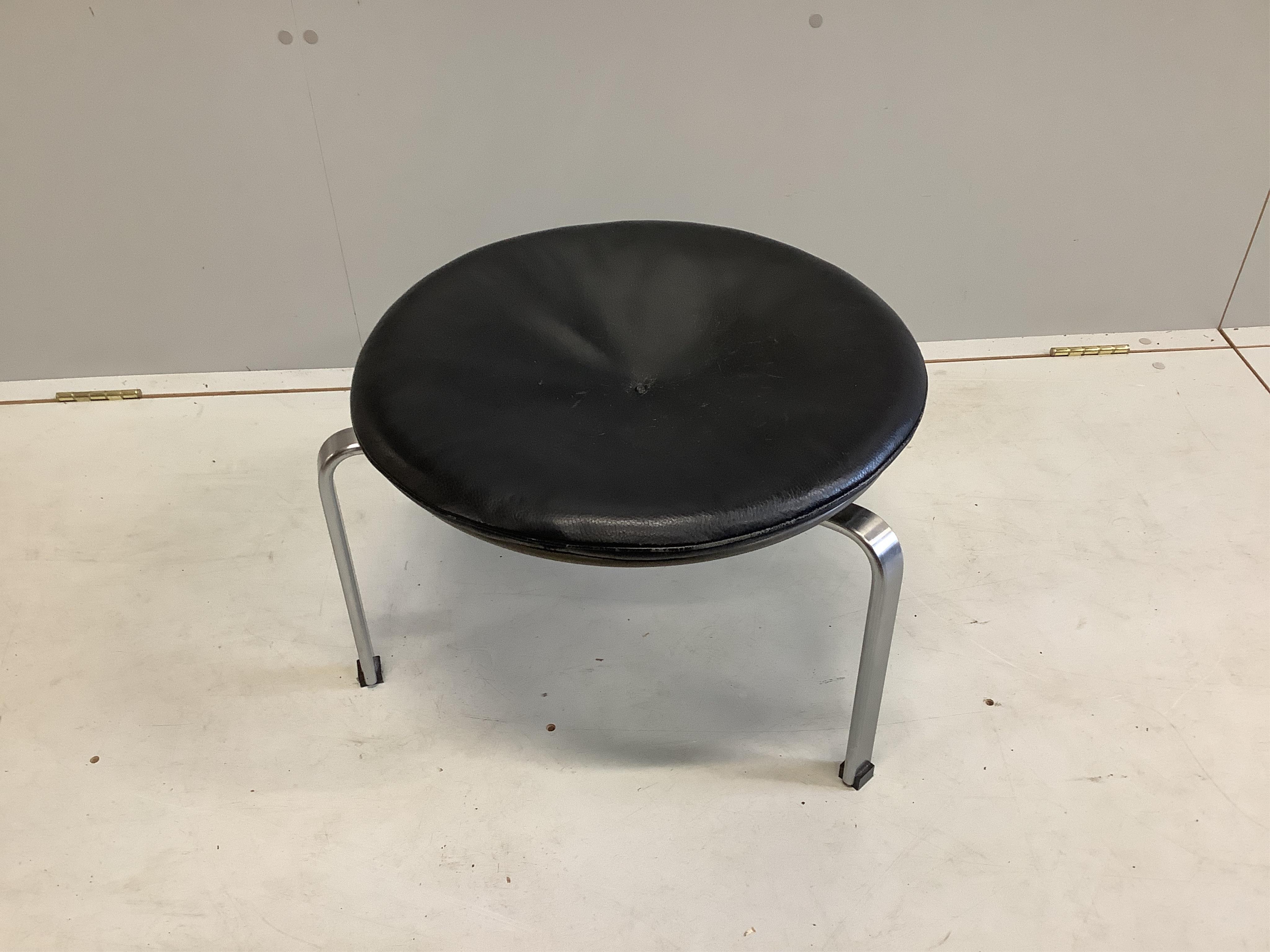A Poul Kjaerholm PK20 circular stool, diameter 53cm, height 34cm